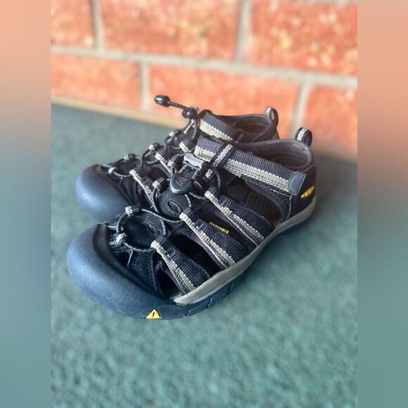 Keen H2 Newport Hard Toe Washable Sandals Size 4 Big Kids - Picture 12 of 15